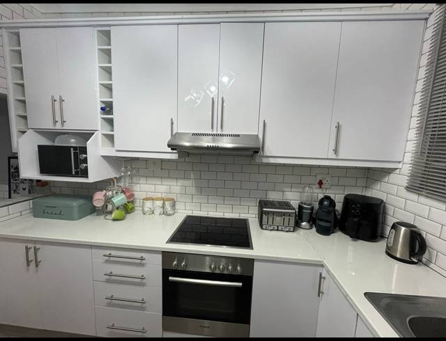 1.5 BEDROOM FLAT FOR SALE IN GLENWOOD